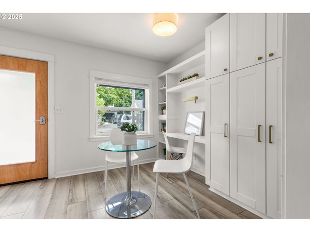5805 Ne SHAVER St, Portland, OR 97213