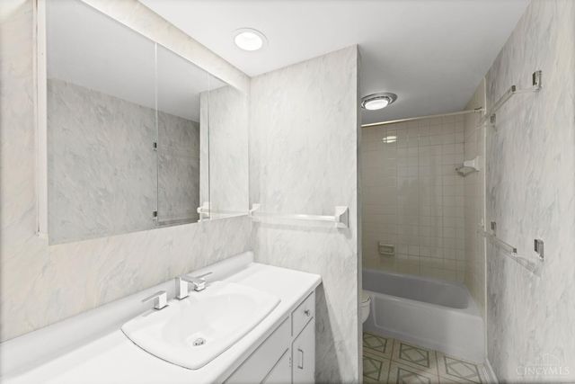 301 Wanoka Woods Drive, Terrace Park, OH 45174