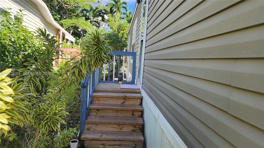 822 Heather Lane, Hallandale Beach, FL 33309