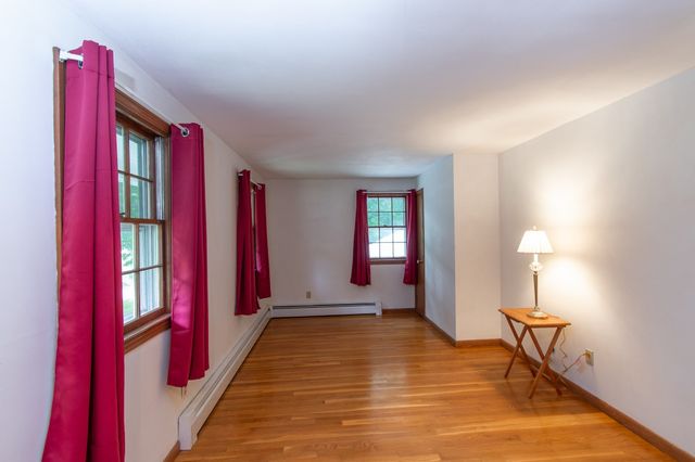 16 Crabapple Ln, Chelmsford, MA 01824