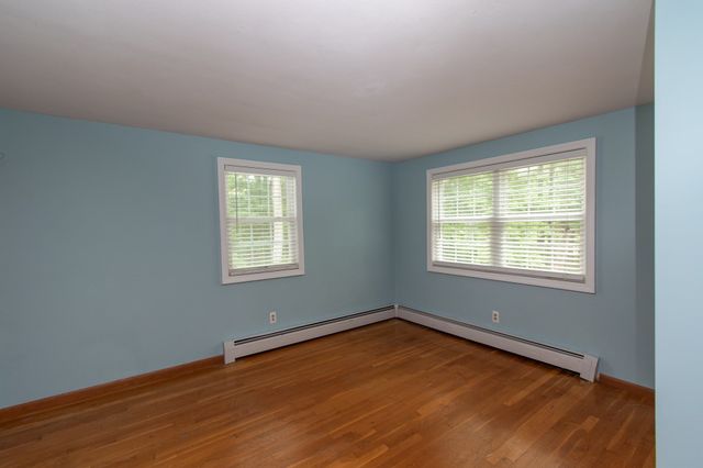 16 Crabapple Ln, Chelmsford, MA 01824
