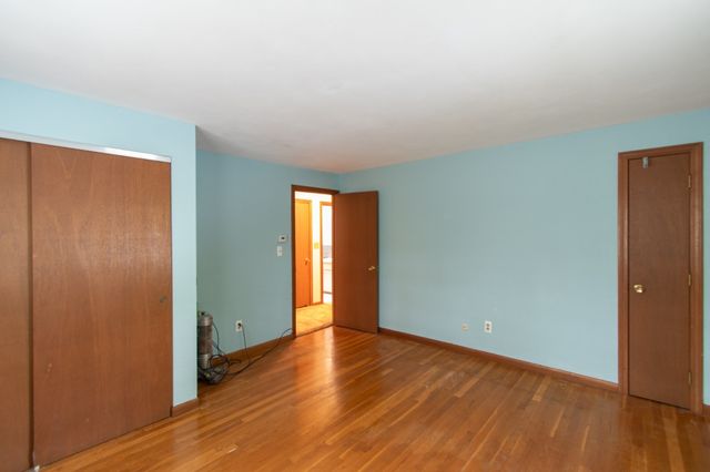 16 Crabapple Ln, Chelmsford, MA 01824