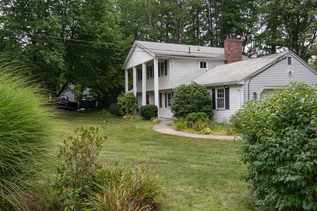 16 Crabapple Ln, Chelmsford, MA 01824