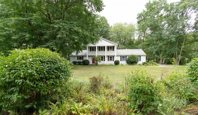 16 Crabapple Ln, Chelmsford, MA 01824