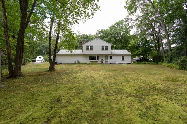 16 Crabapple Ln, Chelmsford, MA 01824