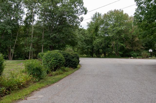 16 Crabapple Ln, Chelmsford, MA 01824