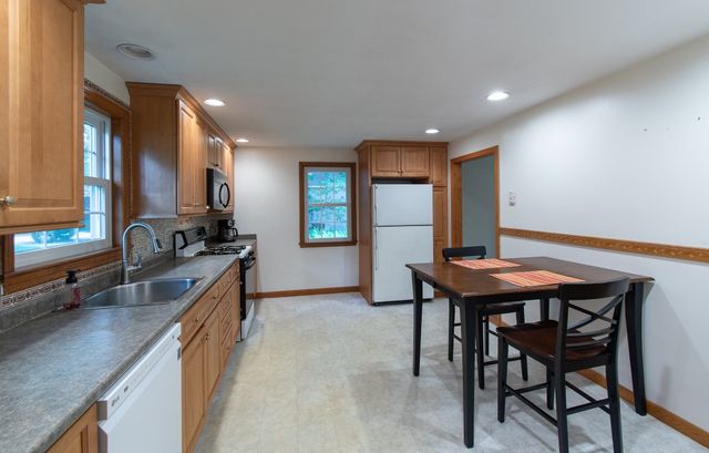 16 Crabapple Ln, Chelmsford, MA 01824