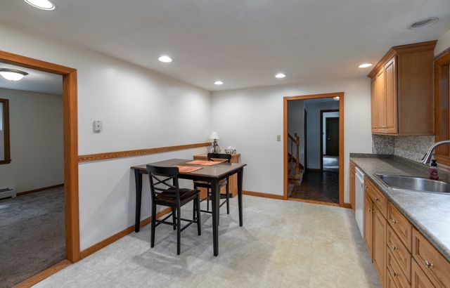 16 Crabapple Ln, Chelmsford, MA 01824