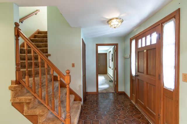 16 Crabapple Ln, Chelmsford, MA 01824
