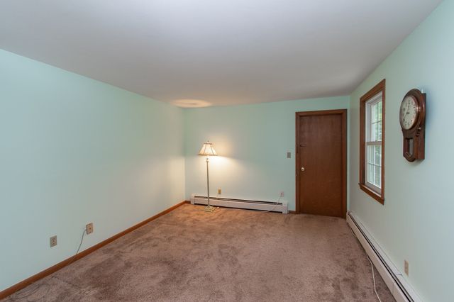 16 Crabapple Ln, Chelmsford, MA 01824