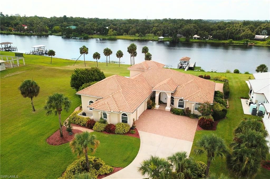 2504 Caloosa Shores DR, LABELLE, FL 33935 — exterior