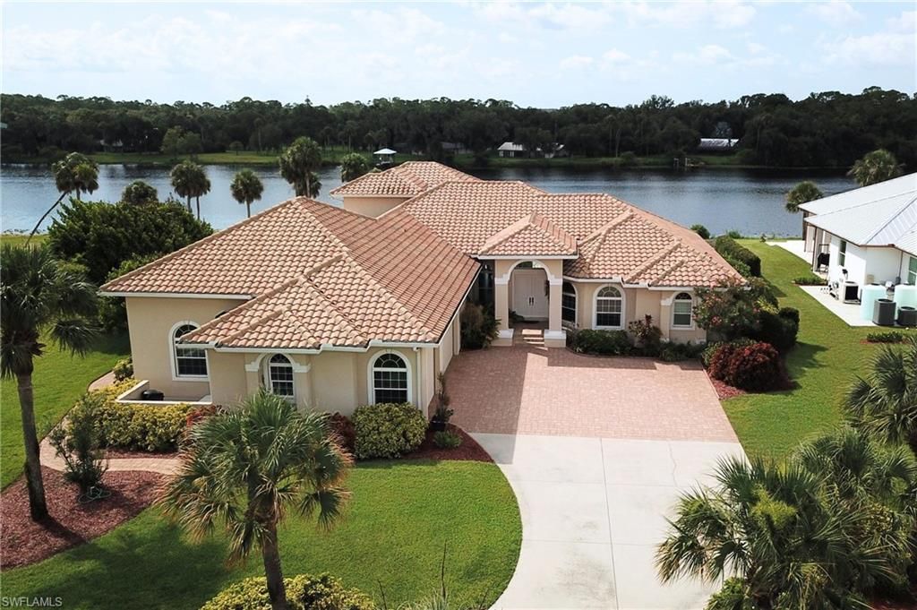 2504 Caloosa Shores DR, LABELLE, FL 33935 — photo 2