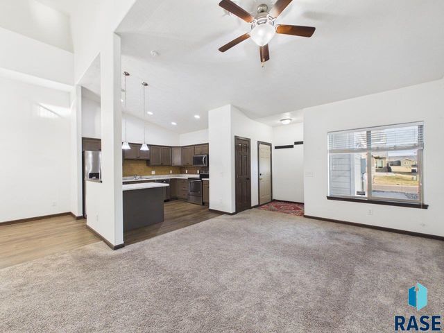 5919 S Bounty Pl Place, Sioux Falls, SD 57108