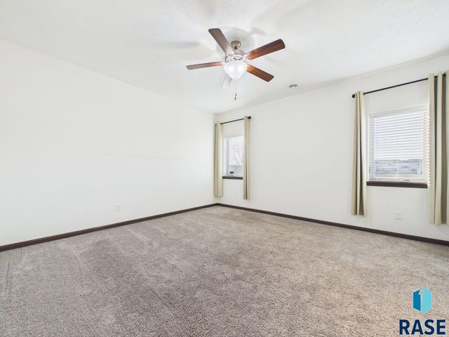 5919 S Bounty Pl Place, Sioux Falls, SD 57108