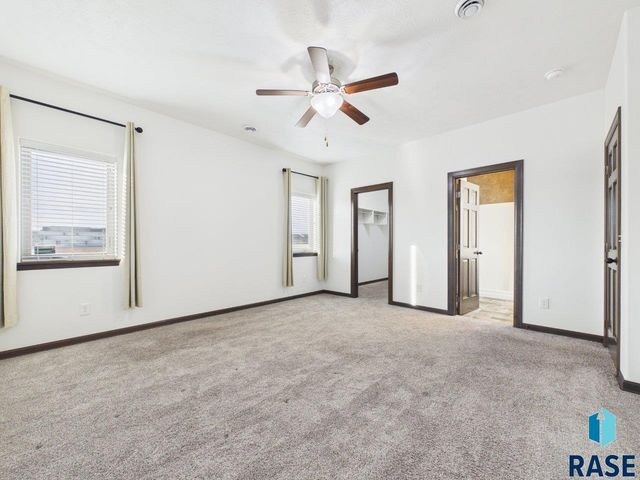 5919 S Bounty Pl Place, Sioux Falls, SD 57108