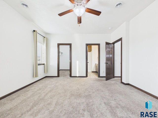 5919 S Bounty Pl Place, Sioux Falls, SD 57108