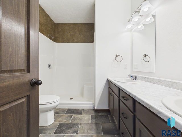 5919 S Bounty Pl Place, Sioux Falls, SD 57108