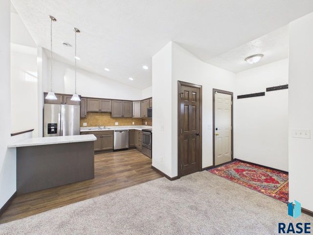 5919 S Bounty Pl Place, Sioux Falls, SD 57108