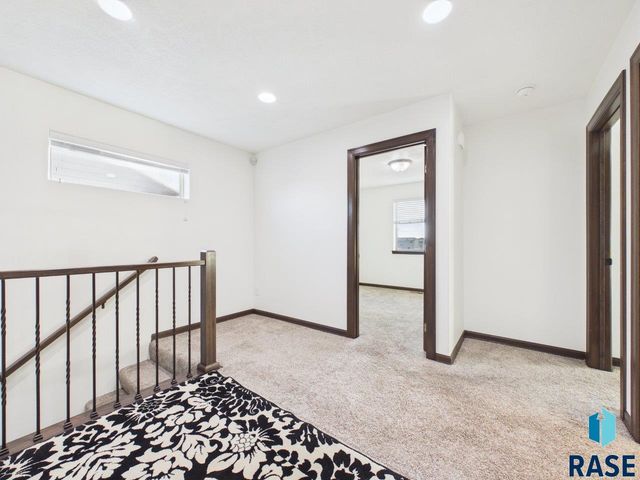 5919 S Bounty Pl Place, Sioux Falls, SD 57108