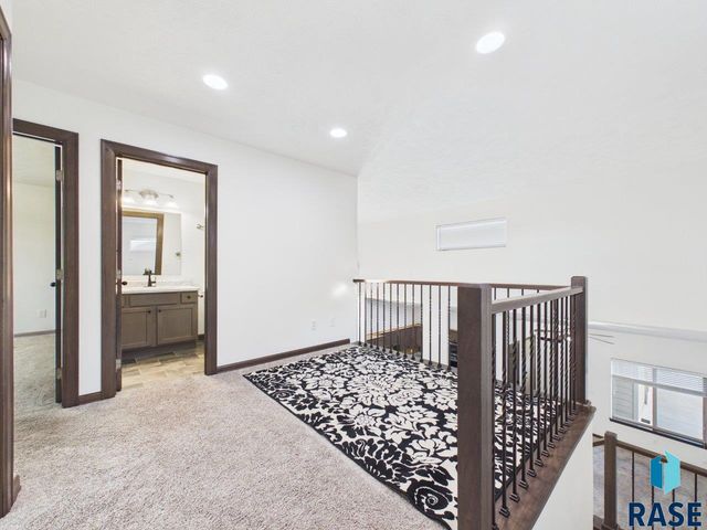 5919 S Bounty Pl Place, Sioux Falls, SD 57108