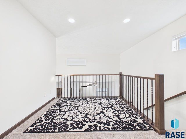 5919 S Bounty Pl Place, Sioux Falls, SD 57108