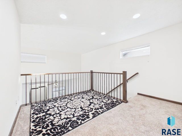 5919 S Bounty Pl Place, Sioux Falls, SD 57108