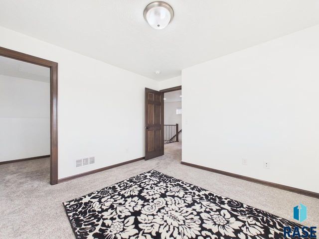 5919 S Bounty Pl Place, Sioux Falls, SD 57108