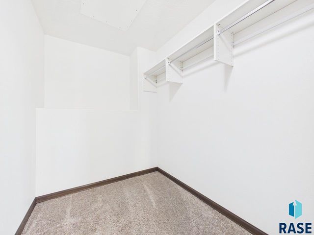 5919 S Bounty Pl Place, Sioux Falls, SD 57108