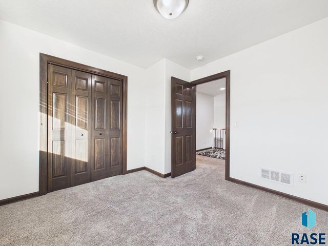 5919 S Bounty Pl Place, Sioux Falls, SD 57108