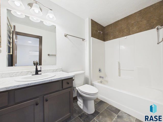 5919 S Bounty Pl Place, Sioux Falls, SD 57108