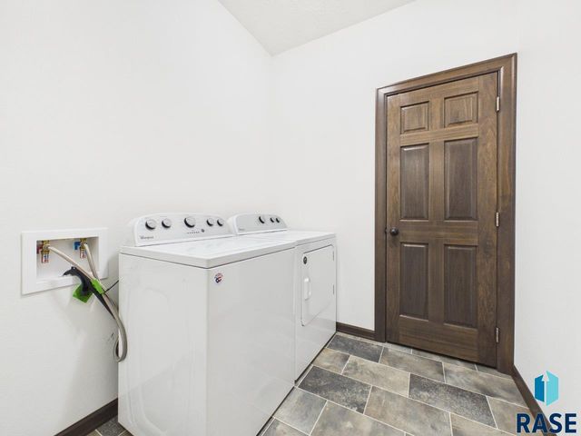 5919 S Bounty Pl Place, Sioux Falls, SD 57108