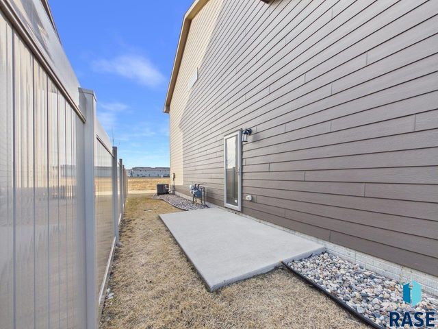 5919 S Bounty Pl Place, Sioux Falls, SD 57108