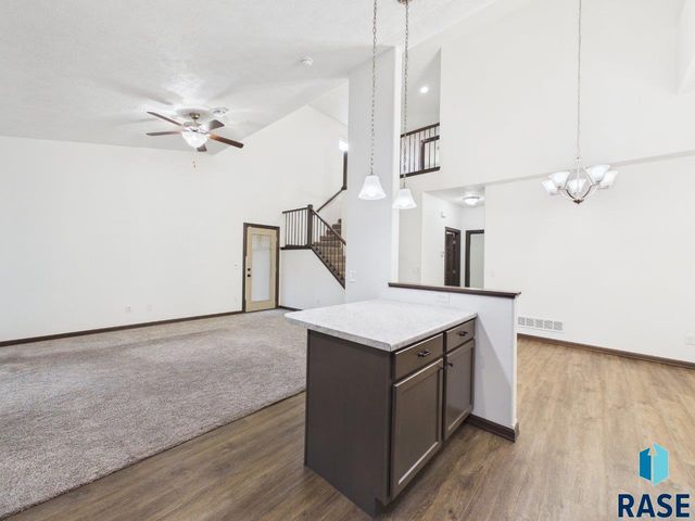 5919 S Bounty Pl Place, Sioux Falls, SD 57108