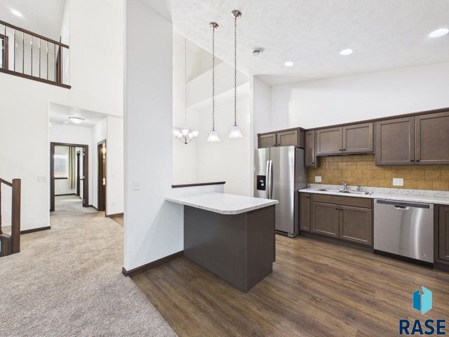 5919 S Bounty Pl Place, Sioux Falls, SD 57108