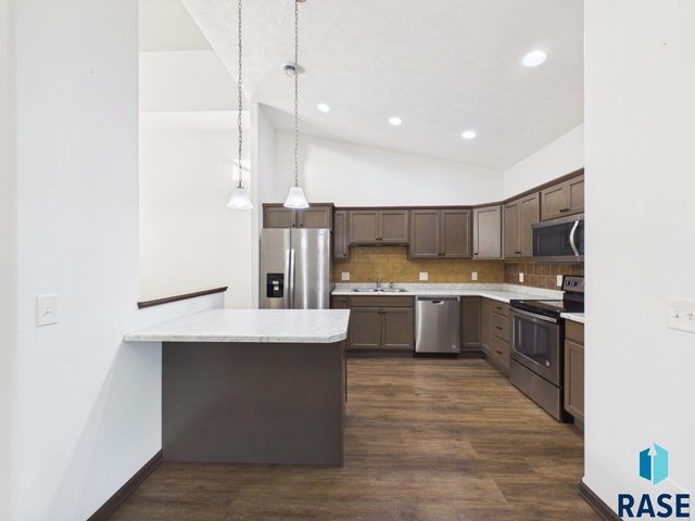 5919 S Bounty Pl Place, Sioux Falls, SD 57108