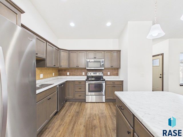 5919 S Bounty Pl Place, Sioux Falls, SD 57108