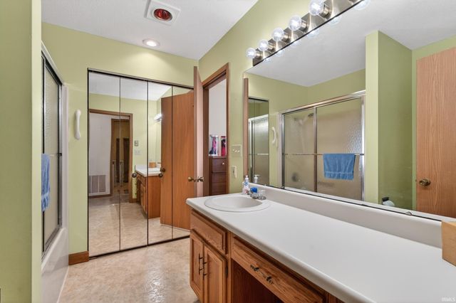 709B Arcadia Court, Kendallville, IN 46755