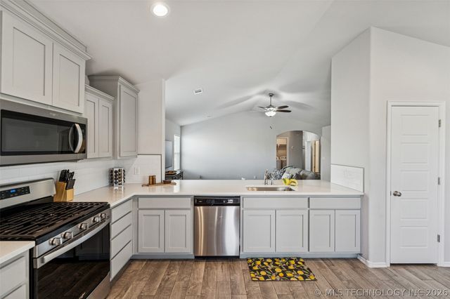 12504 N 132nd East Avenue, Collinsville, OK 74055