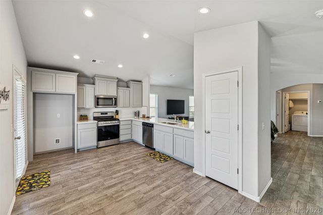 12504 N 132nd East Avenue, Collinsville, OK 74055