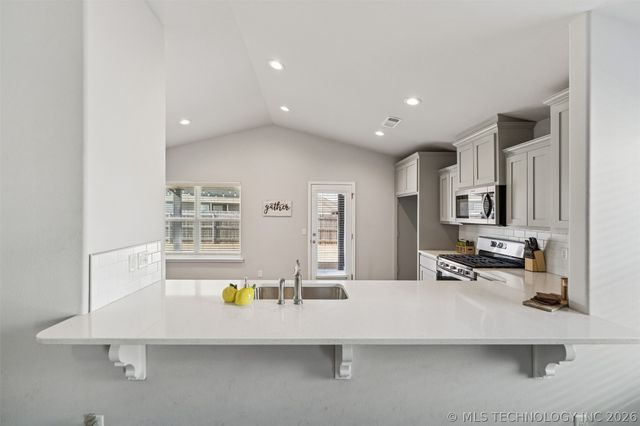 12504 N 132nd East Avenue, Collinsville, OK 74055