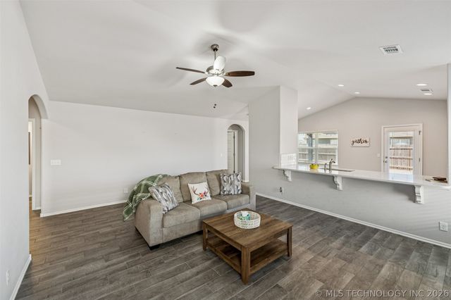 12504 N 132nd East Avenue, Collinsville, OK 74055