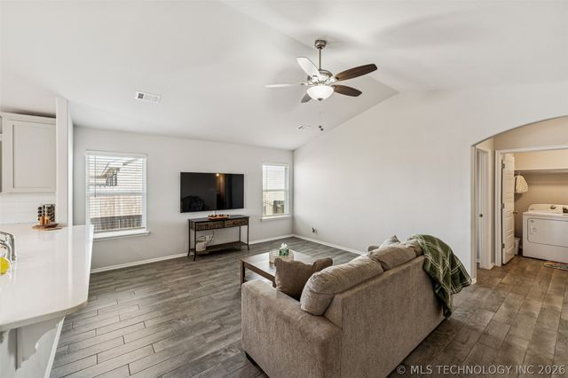 12504 N 132nd East Avenue, Collinsville, OK 74055