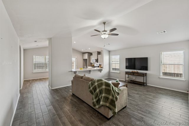 12504 N 132nd East Avenue, Collinsville, OK 74055