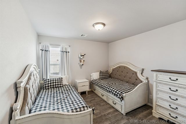 12504 N 132nd East Avenue, Collinsville, OK 74055