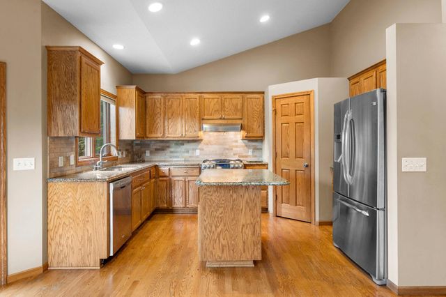3878 Arlington Drive, Woodbury, MN 55129