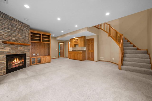 3878 Arlington Drive, Woodbury, MN 55129