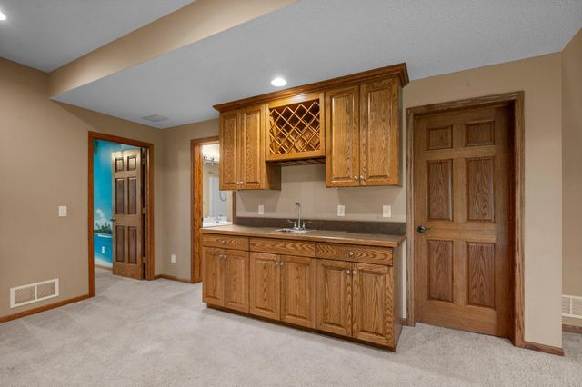 3878 Arlington Drive, Woodbury, MN 55129