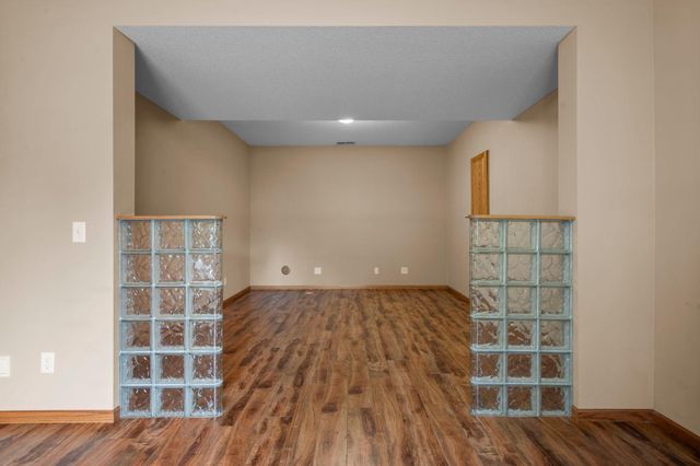 3878 Arlington Drive, Woodbury, MN 55129