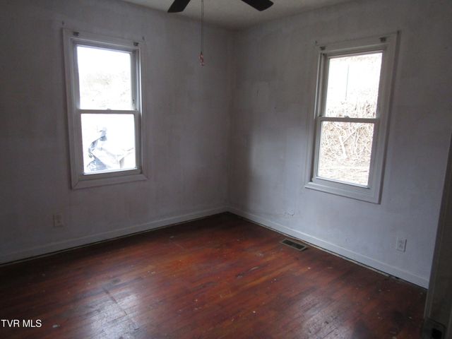 129 Fredrick Street, Kingsport, TN 37660