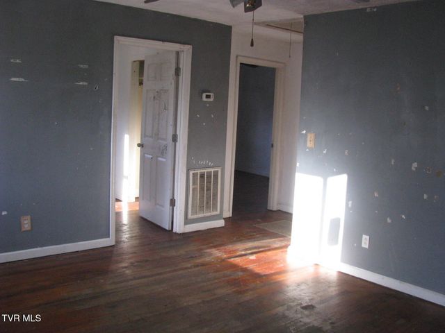 129 Fredrick Street, Kingsport, TN 37660